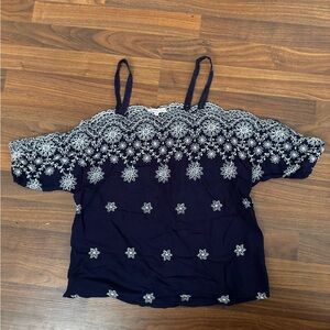 Charlotte Russe cold shoulder navy blue & white top. Size small